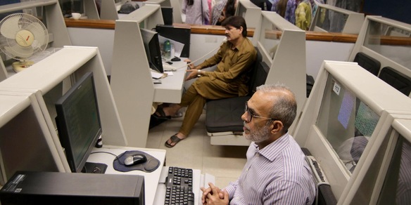 Borsa: Asia in ordine sparso con ultimatum all'Iran, Tokyo +0,03%