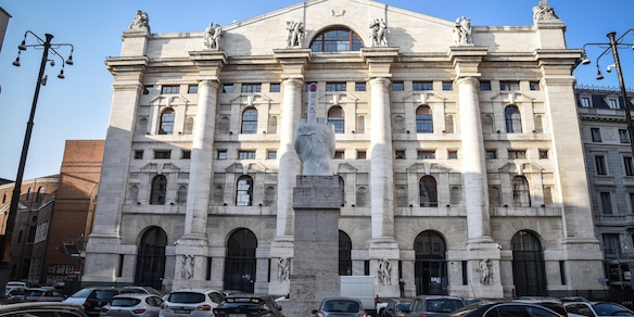 Borsa: Milano accelera (+0,75%), corre Stm, frena Leonardo