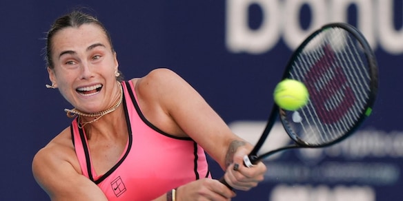 McEnroe, lo spietato commento contro Sabalenka: "Perderebbe anche contro...". Le sue parole fanno discutere