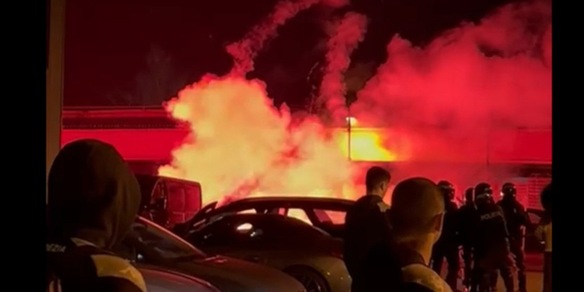 Calcio: Spezia contestato dagli ultras, fumogeni lanciati dentro il centro sportivo