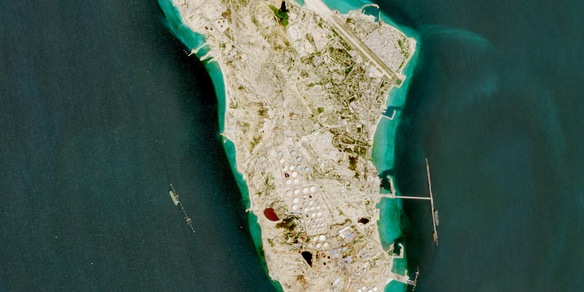 'Esplosioni dopo attacchi sull'isola di Kharg'