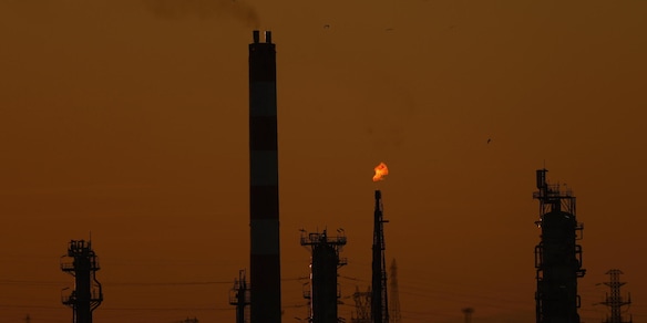 Dietrofront per il prezzo del petrolio, Brent in calo sotto 110 dollari