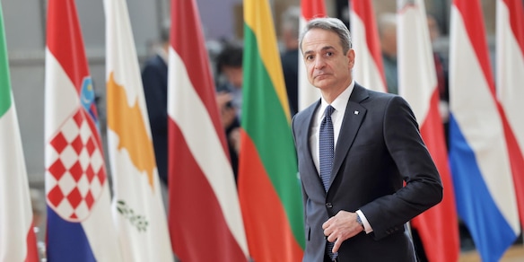 La Grecia vieta l'accesso ai social media ai minori di 15 anni a partire dal 2027