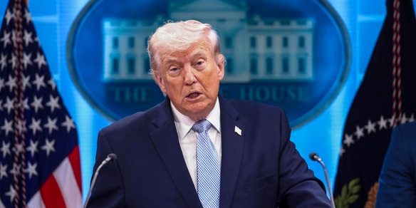 Trump, 'collaboreremo con l'Iran per rimuovere tutta la polvere nucleare'