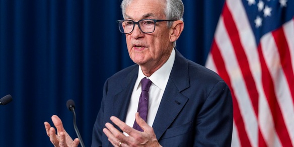 Taglio tassi o rialzo, Fed valuta il doppio scenario per la guerra in Iran