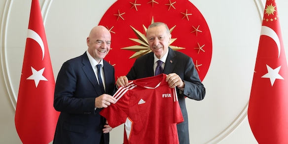 Erdogan vede il presidente della Fifa Infantino a Istanbul