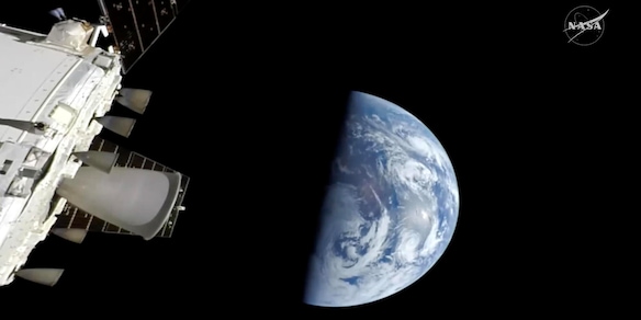 Artemis II, la capsula Orion pronta a entrare nell'atmosfera