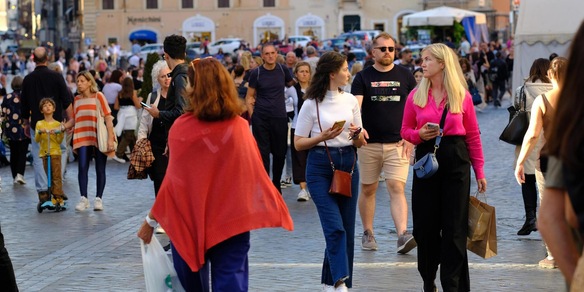 Confesercenti-Cer, con choc energia dimezzati nel 2026 aumenti di pil e consumi