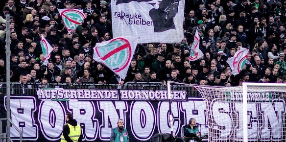 La bizzarra protesta dei tifosi in Bundesliga: "Niente birra e wurstel allo stadio". Ecco perché