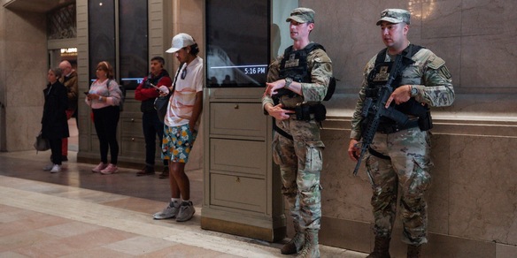 Ferisce con un machete tre anziani alla stazione di New York