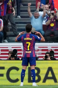 Calcio: il Barcellona vince il derby con l'Espanyol e va a +9 sul Real