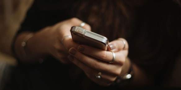 Ha mandato un messaggio alla nonna morta e ha ricevuto una risposta inaspettata