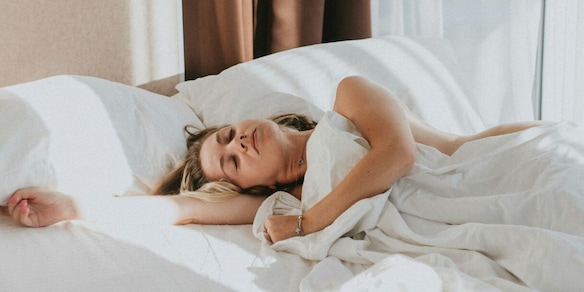 Il curioso consiglio di Harvard per addormentarsi velocemente: cosa fare con i piedi