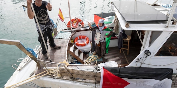 Salpa da Barcellona una nuova Flotilla per Gaza, mille attivisti a bordo