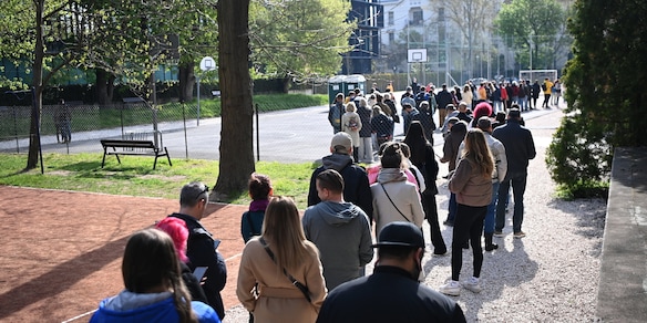 Affluenza record in Ungheria, a metà giornata sfiora il 55%