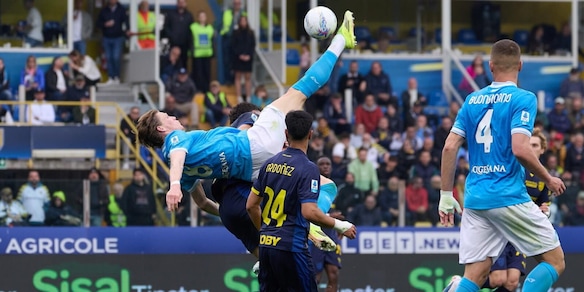 McTominay risponde a Strefezza: finisce in parità tra Parma e Napoli. Conte frena la rincorsa all'Inter