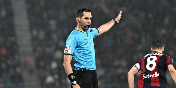 Moviola Bologna-Lecce, l’arbitro non è al top: niente rigore su Gabriel ma…
