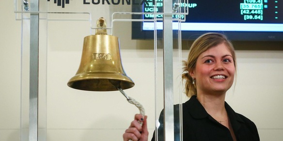 Borsa: Europa debole in apertura, Parigi -0,03%, Francoforte -1,02%