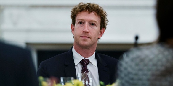Ft, 'Meta lavora a una versione IA di Zuckerberg per interagire con lo staff'