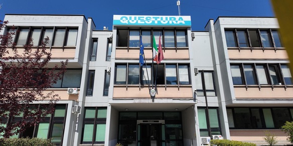 Morte avvelenate, confermata negatività alla ricina per il papà