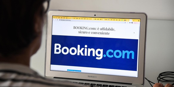 Booking.com hackerata, la piattaforma avvisa i clienti su fuga dati