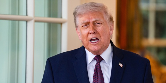 Trump, 'per colloqui con Iran stiamo pensando ad altro luogo, non Pakistan'