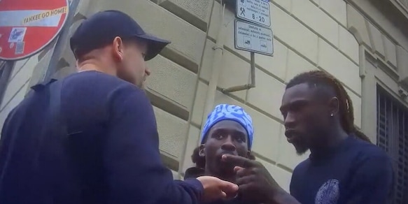 Kean contro Pengwin, altro che chiarimento: insulti e rissa sfiorata durante l'incontro. Poi Moise si scusa