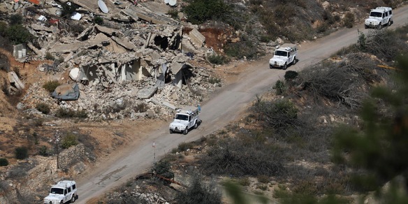 Macron, un casco blu ucciso e tre feriti tra i francesi in Libano