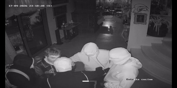 Vittima rapina in villa, 'riempito di pugni e pistola in faccia'
