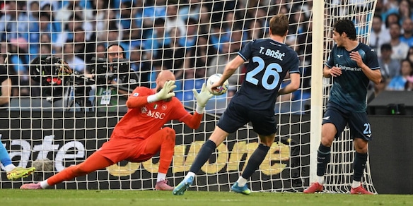 Tanta Lazio, poco Napoli: Sarri passa al Maradona con Cancellieri e Basic, l'Inter a +12 si prepara per la festa scudetto