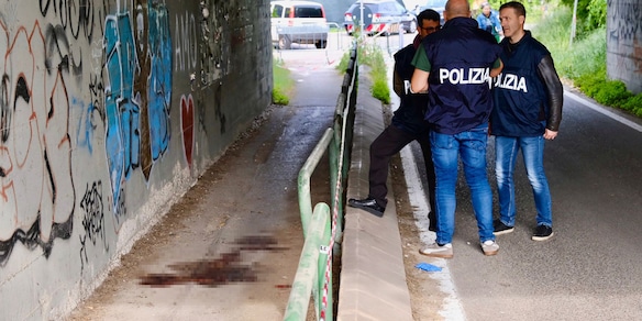 Ucciso a coltellate a Padova, una persona interrogata da ore