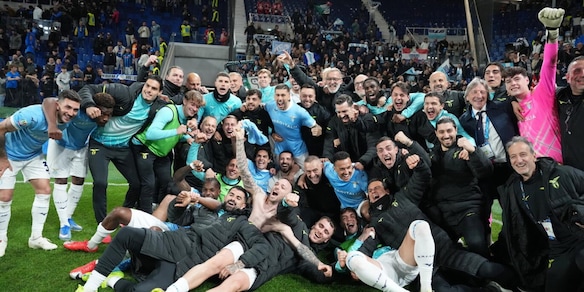 Lazio, è festa grande a fine partita: l'esultanza dei giocatori per la qualificazione in finale di Coppa Italia