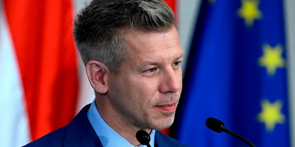 Magyar rompe il tabù degli archivi segreti dell'era comunista, 'li apriremo'