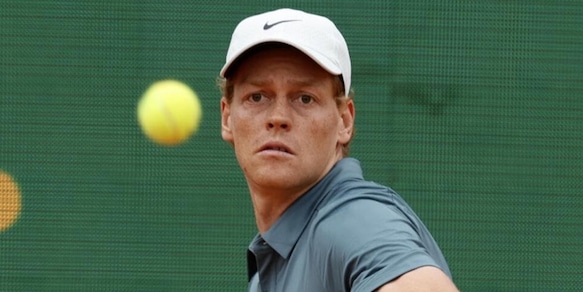 Sinner soffre all'esordio con Bonzi: perde il primo set, poi vince in rimonta (6-7 6-1 6-4)