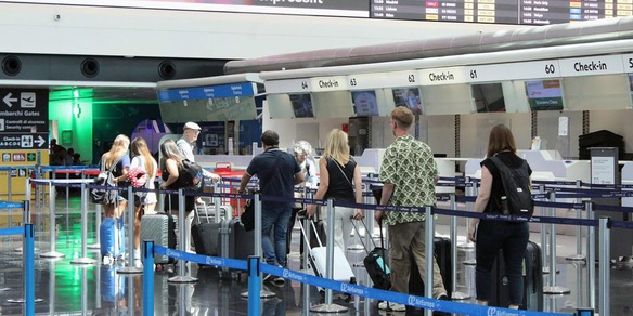 Con caro carburante scattano aumenti anche per servizi accessori compagnie aeree