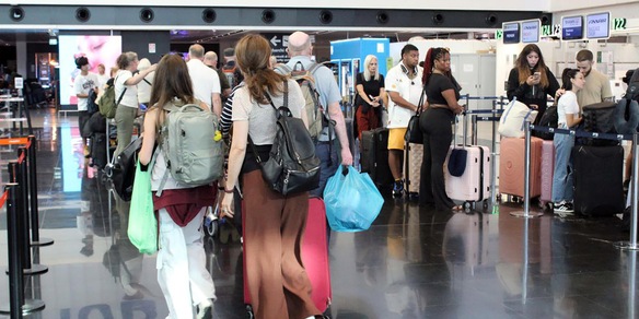 Codacons, Antitrust si attiva su supplementi carburanti aerei dopo esposto