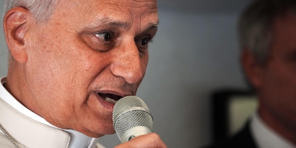 Il Papa, 'stare con la gente è antidoto a populismi e elitismi'