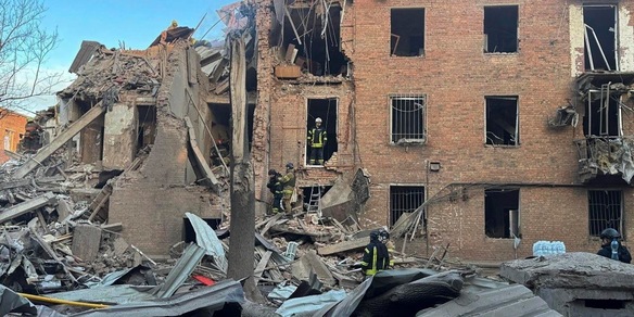 Kiev, salgono a 8 i morti per i raid russi nel Dnipro