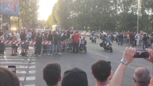 Milan-Juventus, fischi e insulti per l'arrivo dei bianconeri a San Siro