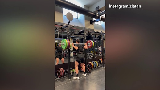 Ibra lavora in palestra: i pesi non sono un problema!