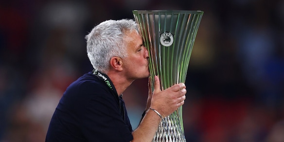 Mourinho, le parole da brividi sulla Roma fanno commuovere: "Il posto più bello, nessuno tocchi i tifosi". E su Chivu...