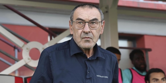 Sarri: "Stagione travagliata ma siamo migliorati. Futuro? Non dipende da me. Derby alle 12.30 un insulto"