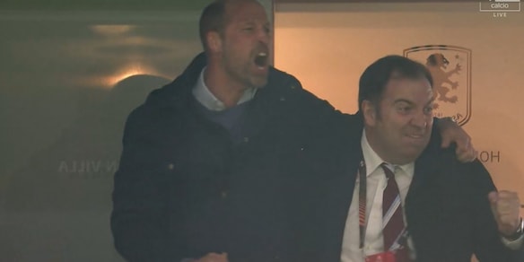 Il principe William impazzisce di gioia in tribuna: addio aplomb regale, la folle esultanza per l'Aston VIlla in finale di Europa League
