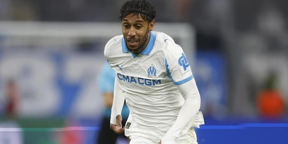 Anche il Marsiglia è un caos: Aubameyang in ritiro usa un estintore contro Bob Tahri