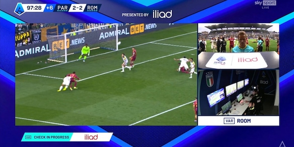 Perché su Rensch è fallo: la spiegazione della giusta scelta dell'arbitro Chiffi nel finale di Parma-Roma