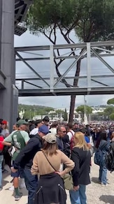 Cosa vedono Sinner e gli altri tennisti agli Internazionali quando attraversano il ponte dei campioni