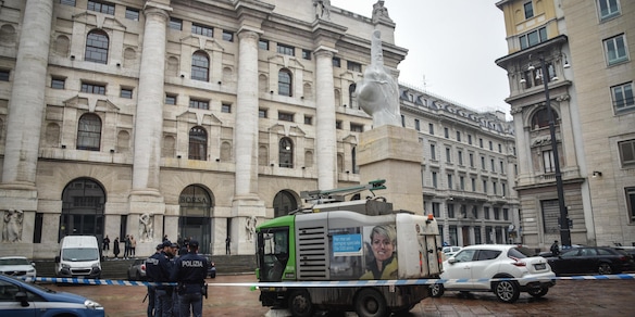 Borsa: Milano peggiora (-1,7%), effetto inflazione, pesa Ferragamo