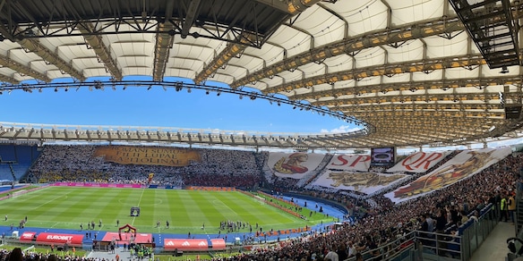 La coreografia della Curva Sud per il derby è da applausi: tutte le foto