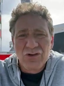 Mantovani, 'noi picchiati, con le manette e le catene alle caviglie'