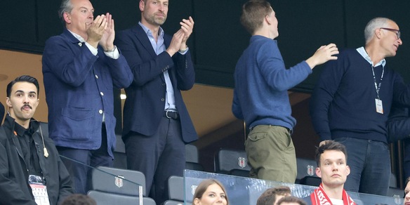 Calcio: Principe William in spogliatoio Aston Villa, McGinn 'venga a bere con noi..'